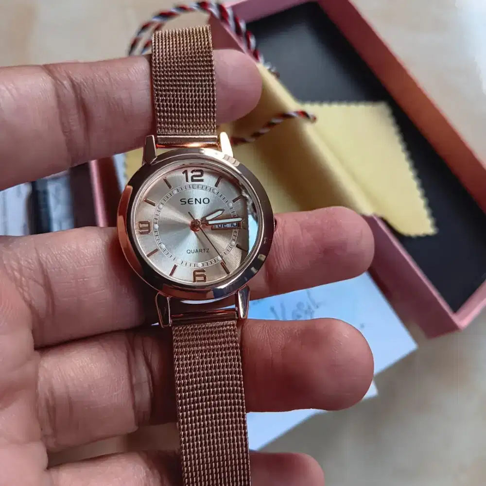 Jam tangan wanita baru sisa display