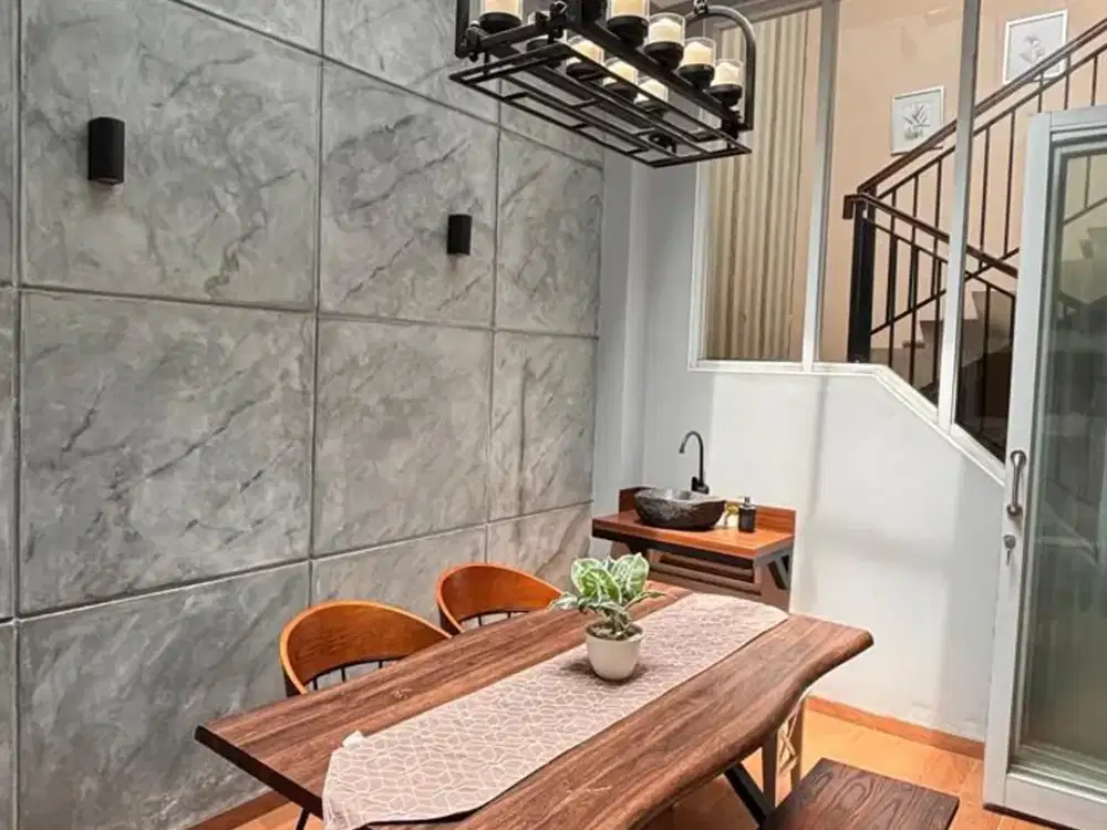 Dijual Rumah Semi Furnished di Cluster De Latinos BSD, Tangerang Selatan