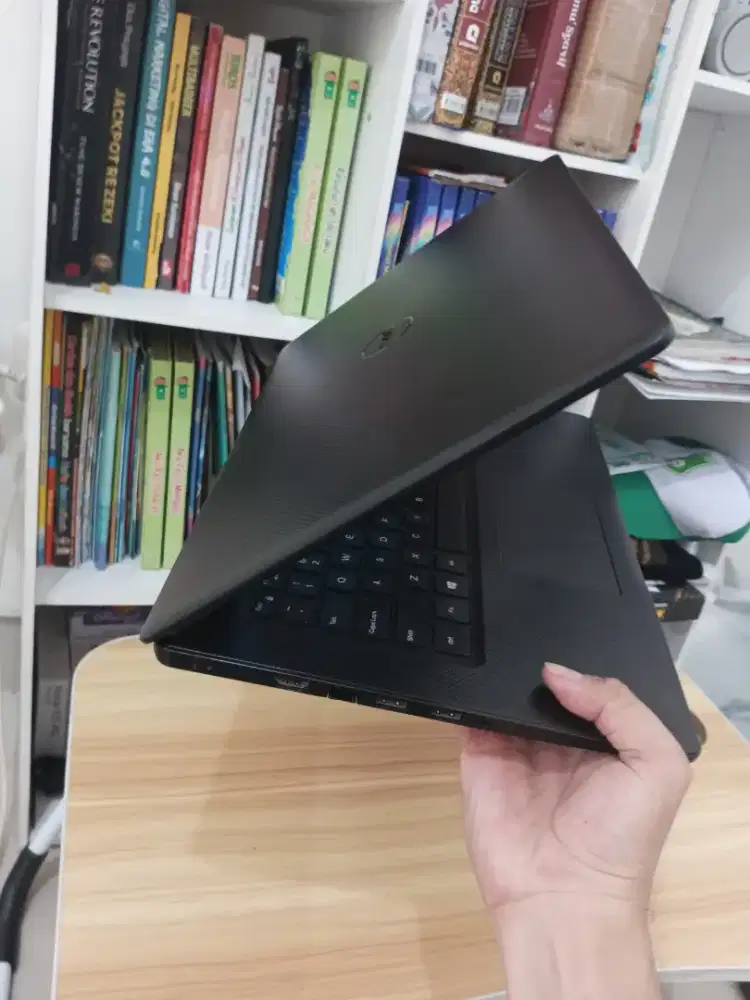 Mulus - Laptop Dell Vostro 3490 Generasi Ke -10 Normal Tinggal Pakai