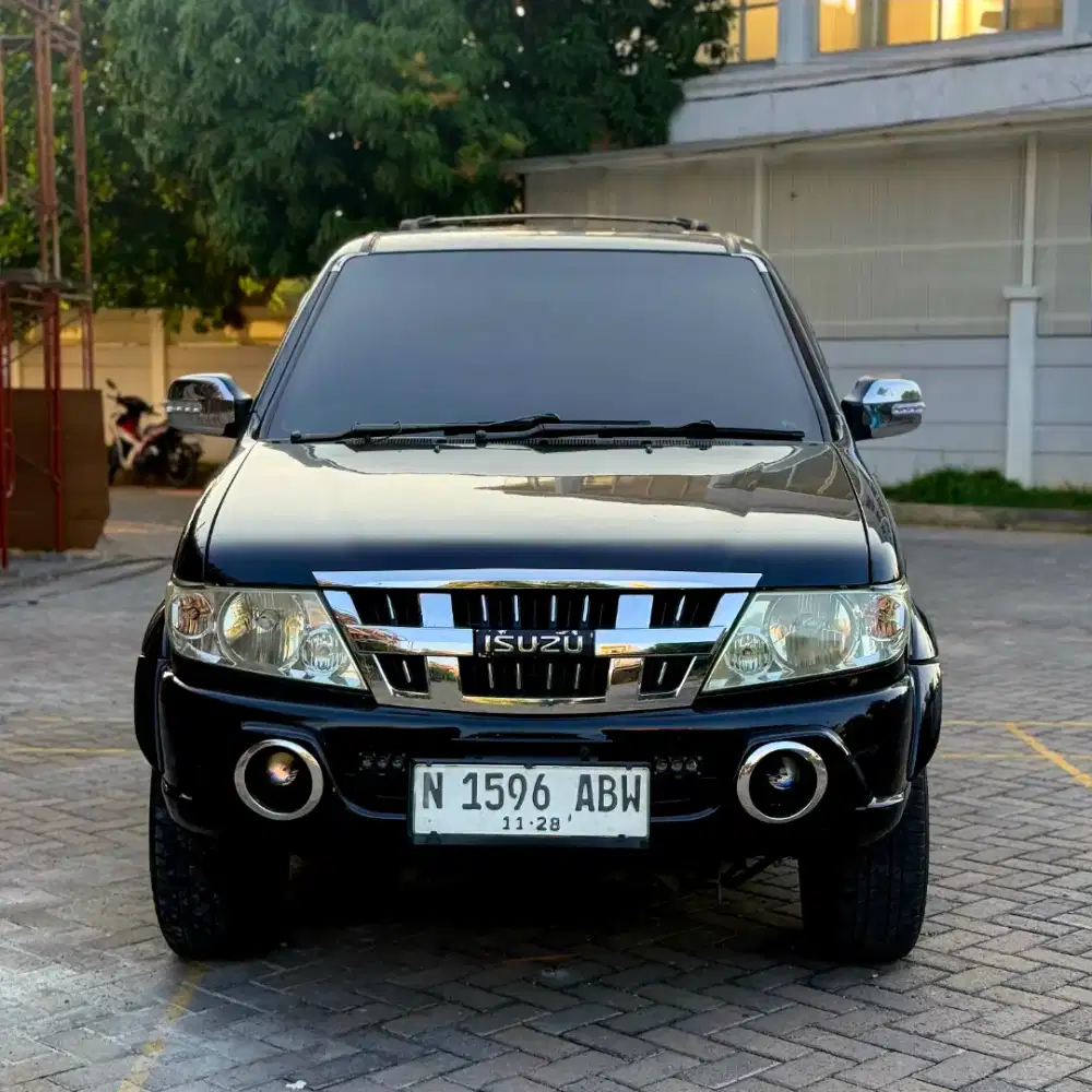 ISUZU GRAND TOURING 2012