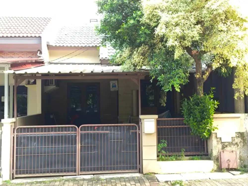DIJUAL RUMAH CANTIK LOKASI BAGUS JALAN LEBAR HADAP UTARA JARANG ADA DI TAMAN SURYA 3
