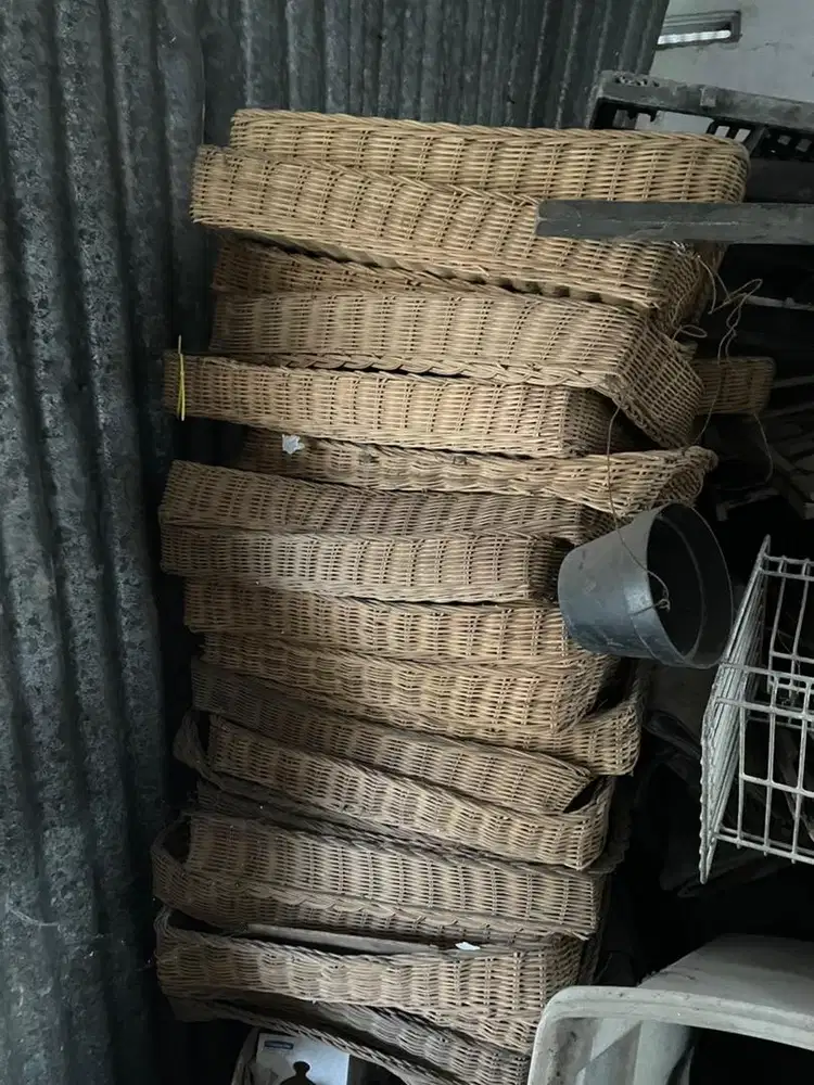 Rotan display roti di cafe atau bakery