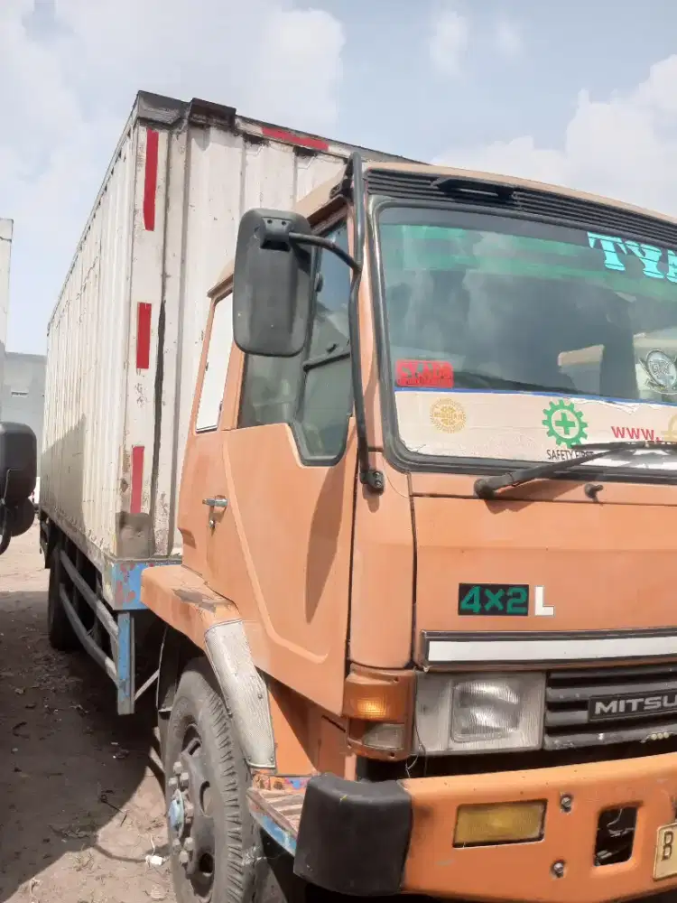 Mitsbishi fuso 220 ps long sasis bok 7m tahun 2011 engkel long