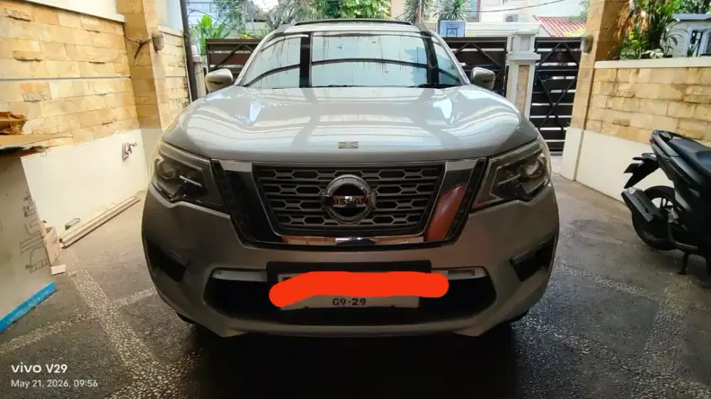 Nissan Terra VL 2.5 4x2 AT Silver