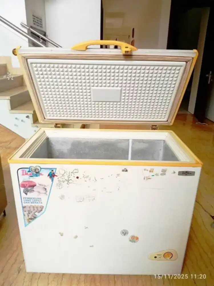 Dijual Freezer Normal
