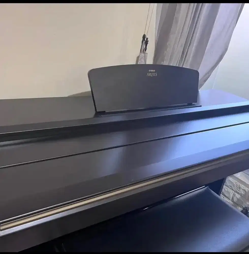 Piano Yamaha v240