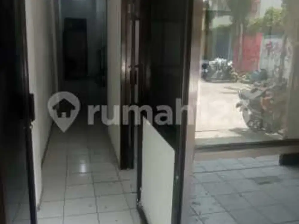 Ruko Peta Selatan Parkiran Luas