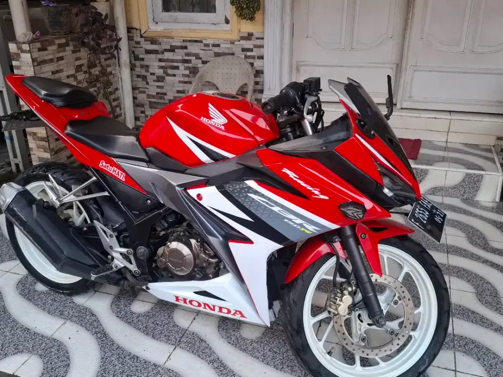 Honda CBR FL plat F
