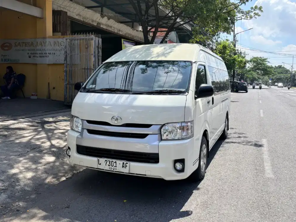 TOYOTA HIACE COMMUTER MANUAL 2019