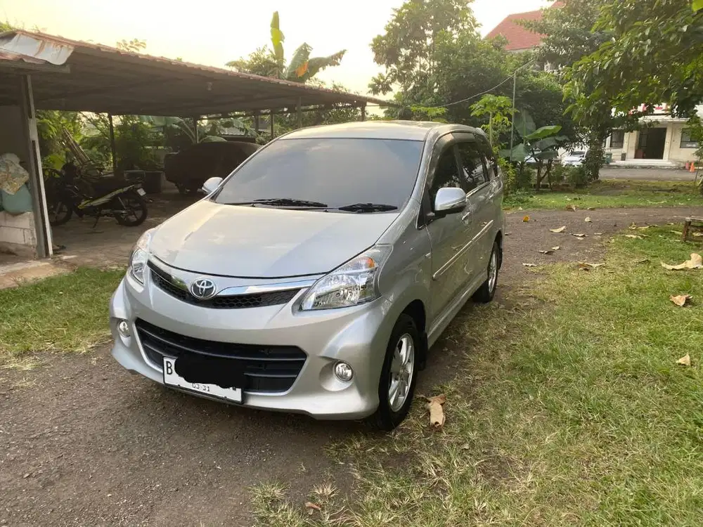 Toyota Avanza Veloz 1.5 Automatic Tahun 2015