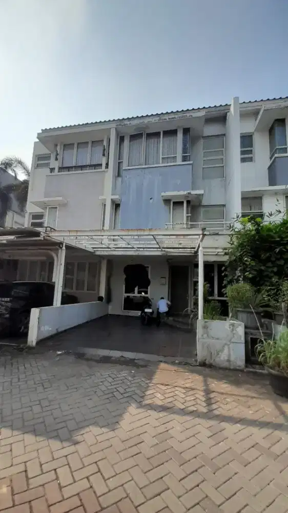 Dijual Rumah 3 Lantai Perumahan Taman Grisenda PIK