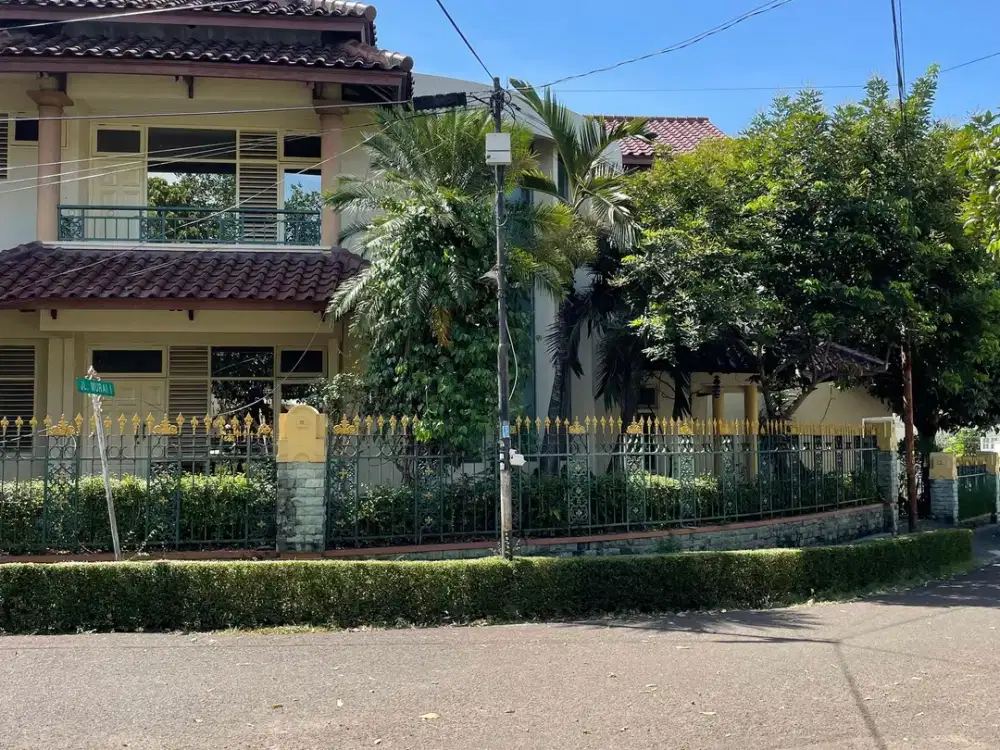 Rumah Mewah 2 Lantai Siap Huni + Kolam Renang di Bintaro Sektor 1, Jakarta Selatan