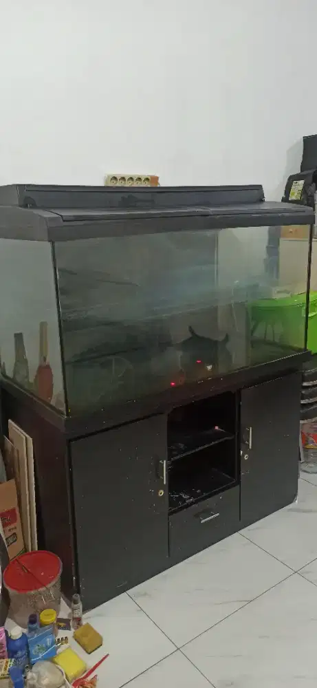 Aquarium bekas dan meja aquarium