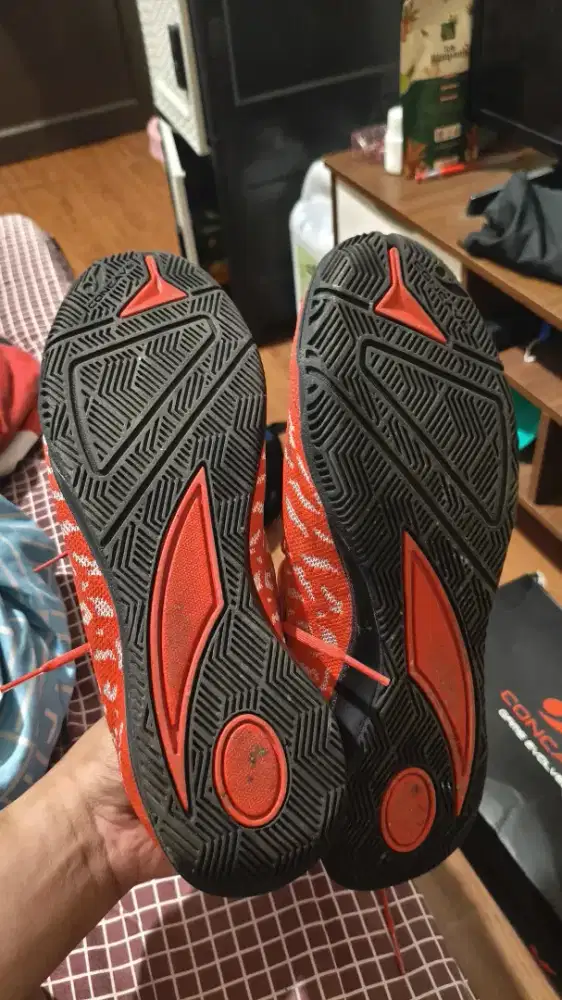 Sepatu futsal concave