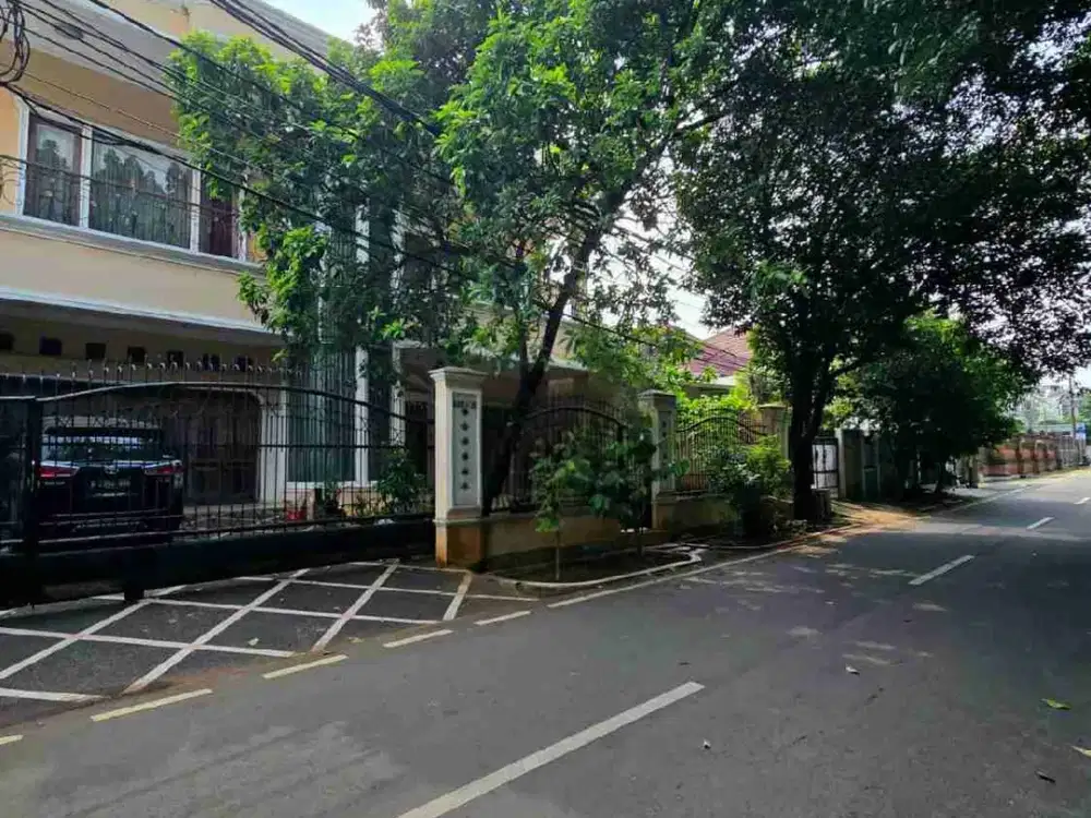 Rumah second kokoh terawat di Pondok Kelapa Jaktim