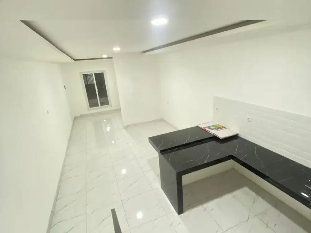 Disewa rumah taman palem Kt4 , 3,5lantai rapi siap huni
