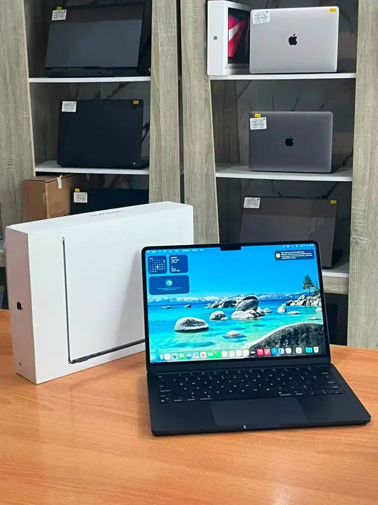 LAPTOP MACBOOK AIR M3 FULLSET RAM 8GB SSD 256GB LENGKAP KOTAK | LIKE
