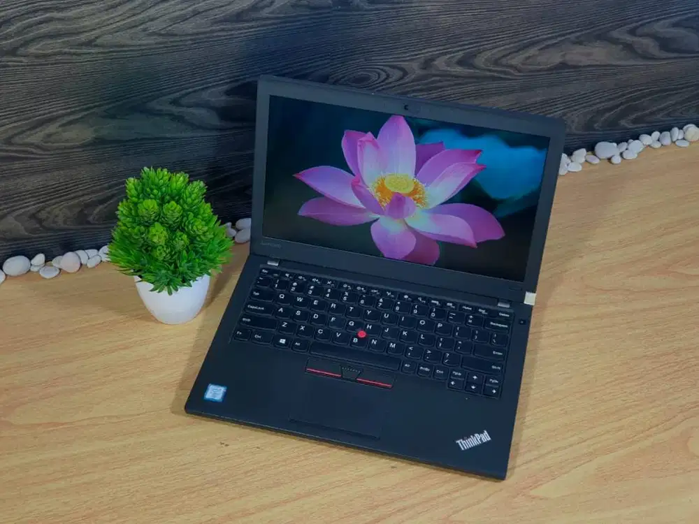 LENOVO THINKPAD X260 CI7 SSD 512 GB MANTAP