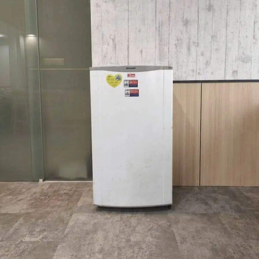 DIJUAL KULKAS SHARP 1 PINTU – MASIH NORMAL & DINGIN MAKSIMAL