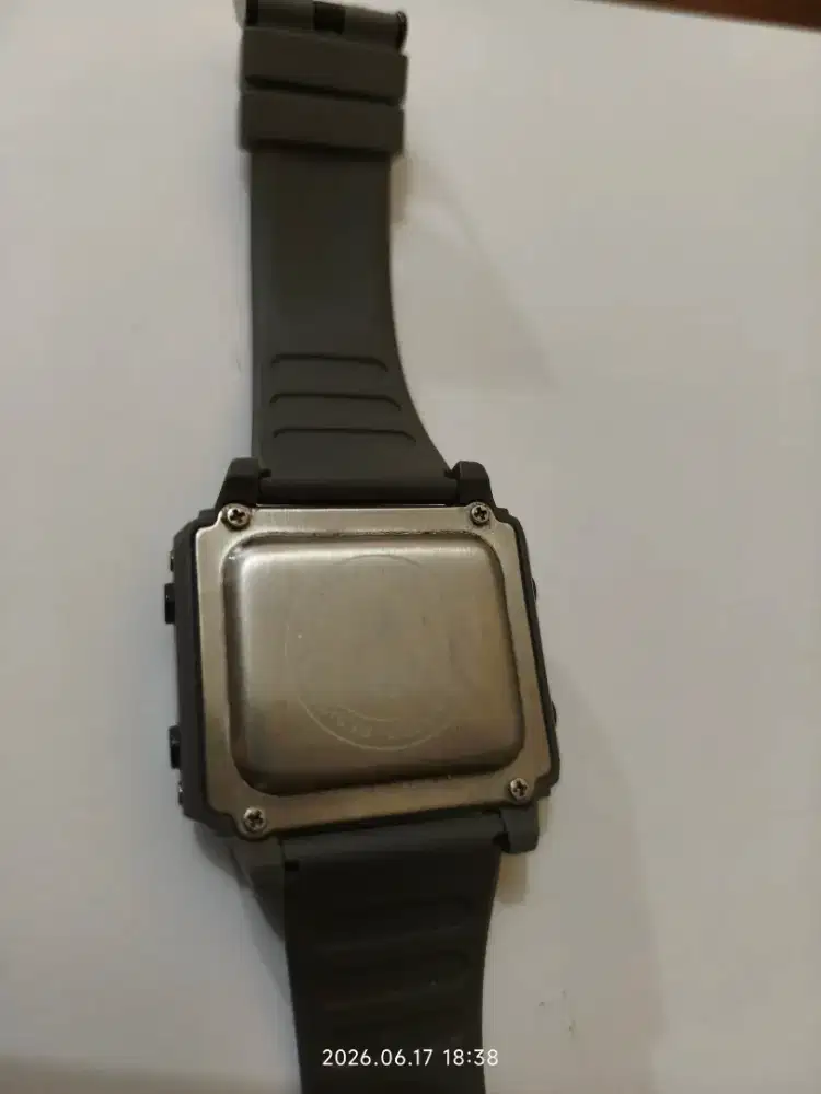 Jam tangan gratis kondisi sesuai gambar