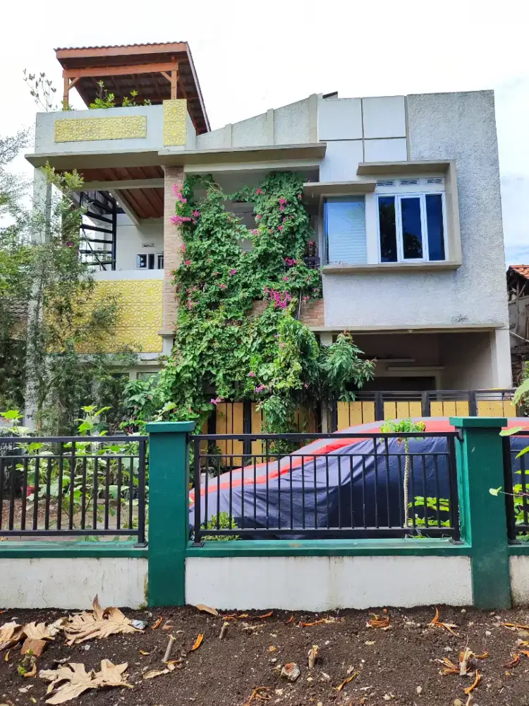 Dijual rumah depan halaman mesjid