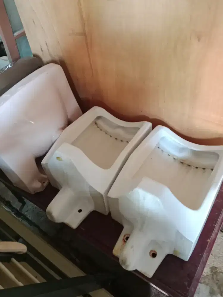 Toto tempat kencing bekas bagus