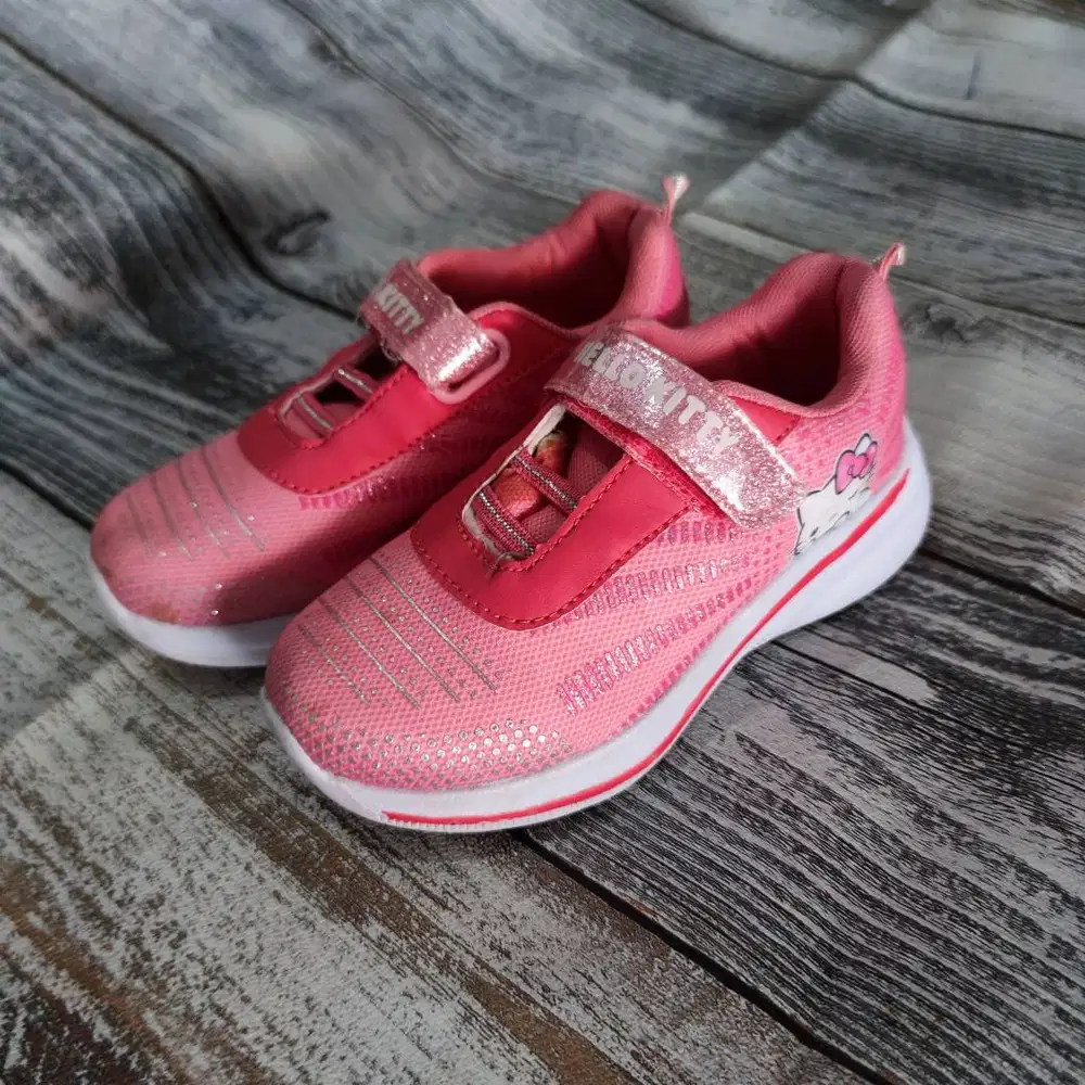 Sepatu Sneakers Anak Sanrio Hello Kitty Original, impor oleh PT. MAP.