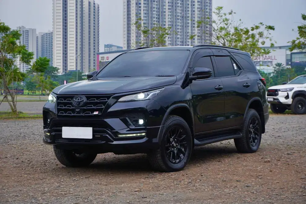 Toyota Fortuner 2.8  GR Sport 1GD Turbo Diesel 2022 Hitam DP Murah