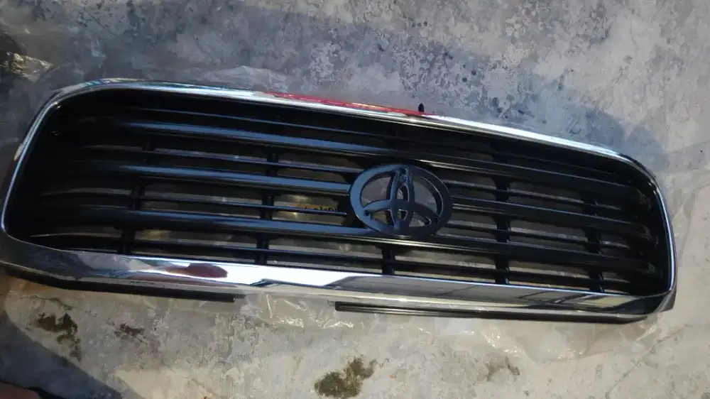 GRILLE LAND CRUISER VX100
