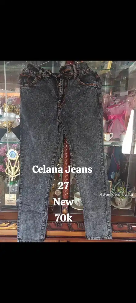 Jeans warna kehitaman