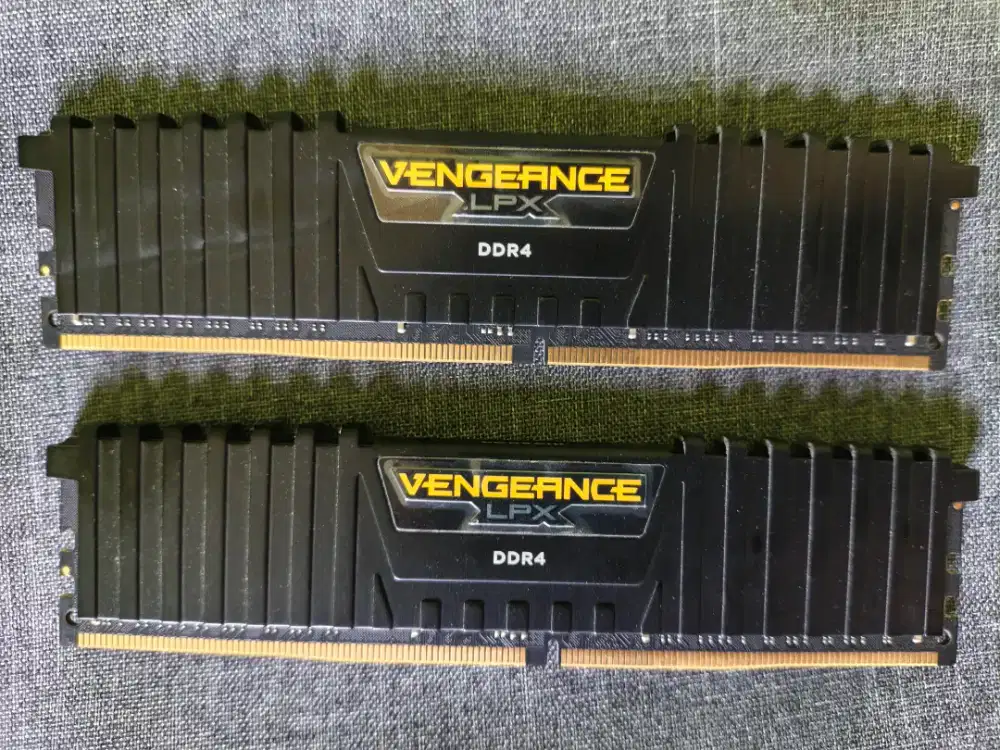 RAM Corsair Vengeance LPX 32GB (2x16GB) DDR4 DRAM 2666Mhz C16
