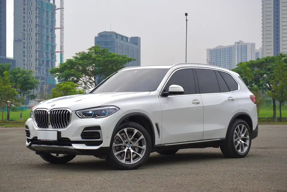 BMW X5 G05 xDrive40i xLine B58 2022 Putih Mulus Vacuum Door DP Ringan