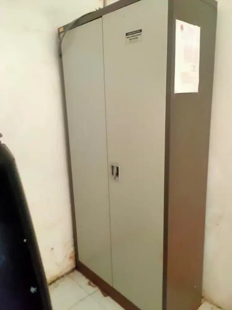 Dijual Lemari Arsip Besi Bekas