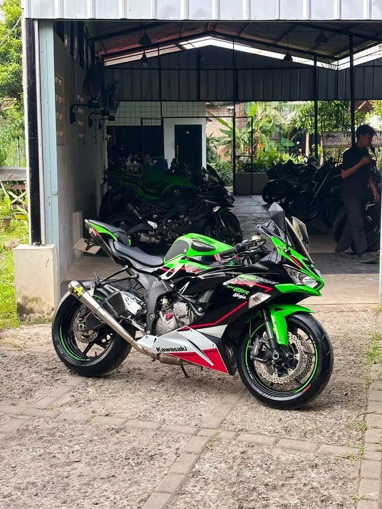 ZX6R SUPERB LIKE NEW