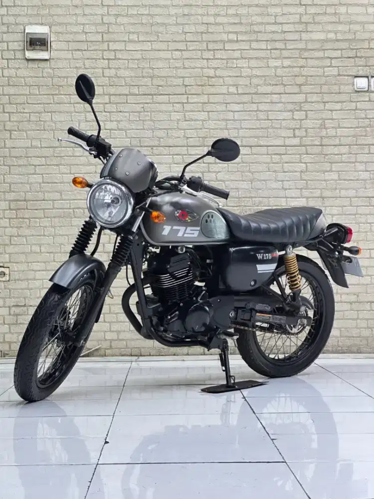 Retro Clasic‼️Kawasaki W175 Cafe 2019 Grey Termurah - Dava Mustika