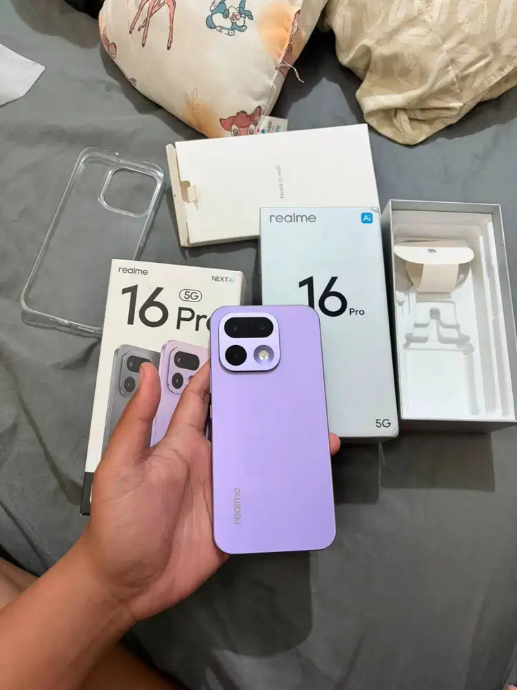 Realme 16 pro 12 256 garansi on fullset