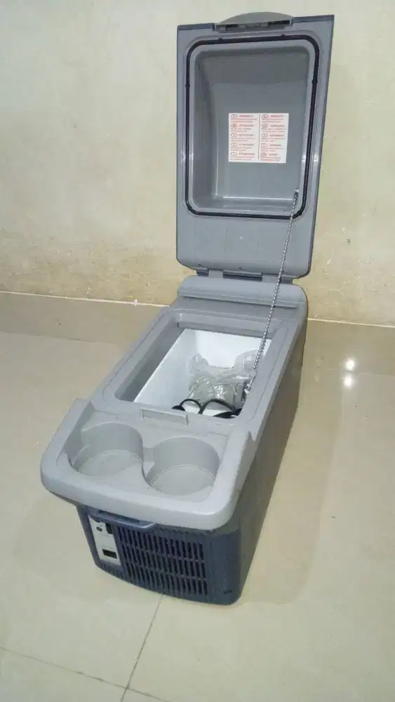 Kulkas Mobil Mobicool 8L Pendingin + Penghangat