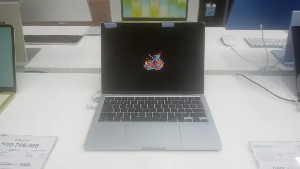 Macbook air (13,6 inci)