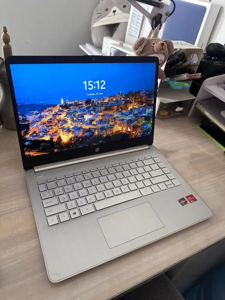 Laptop HP 14s Ryzen 3 RAM 8GB SSD 512GB Fullset Siap Pakai
