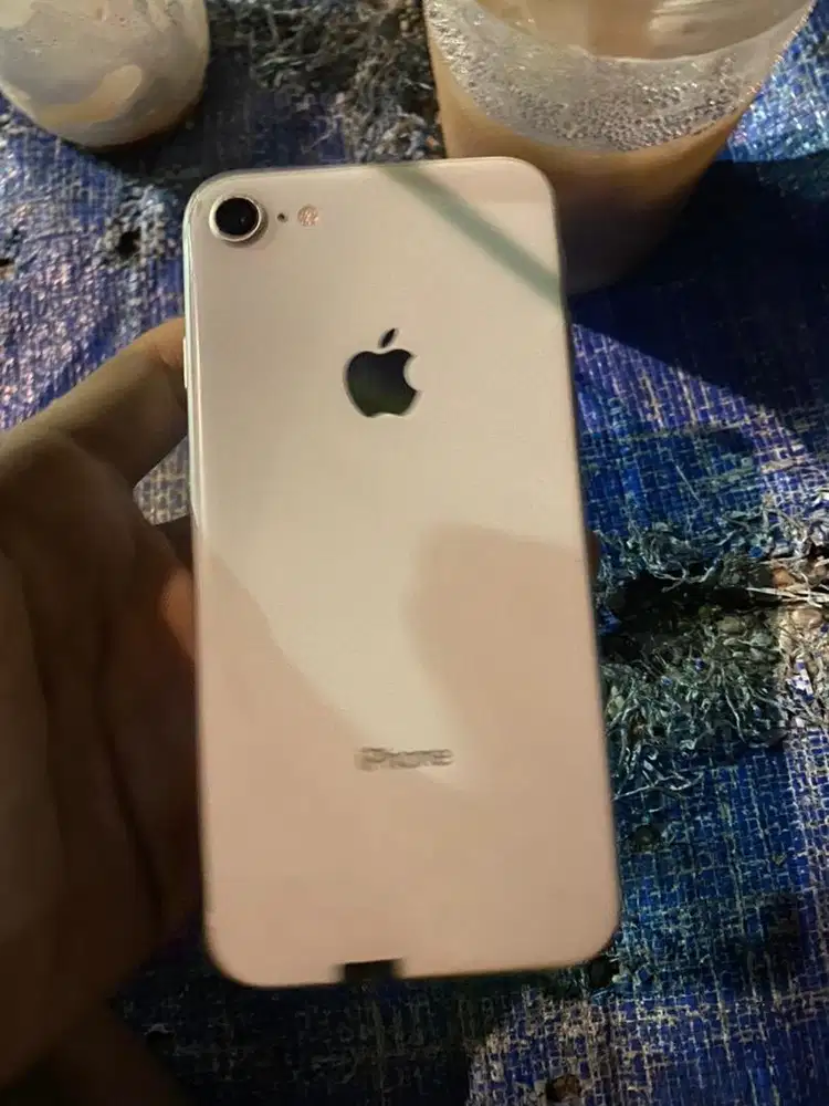 iphone 8 64gb..