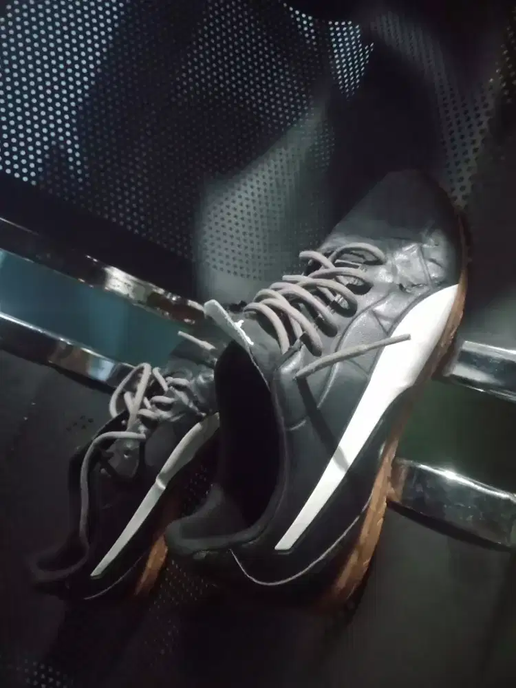Sepatu futsal puma