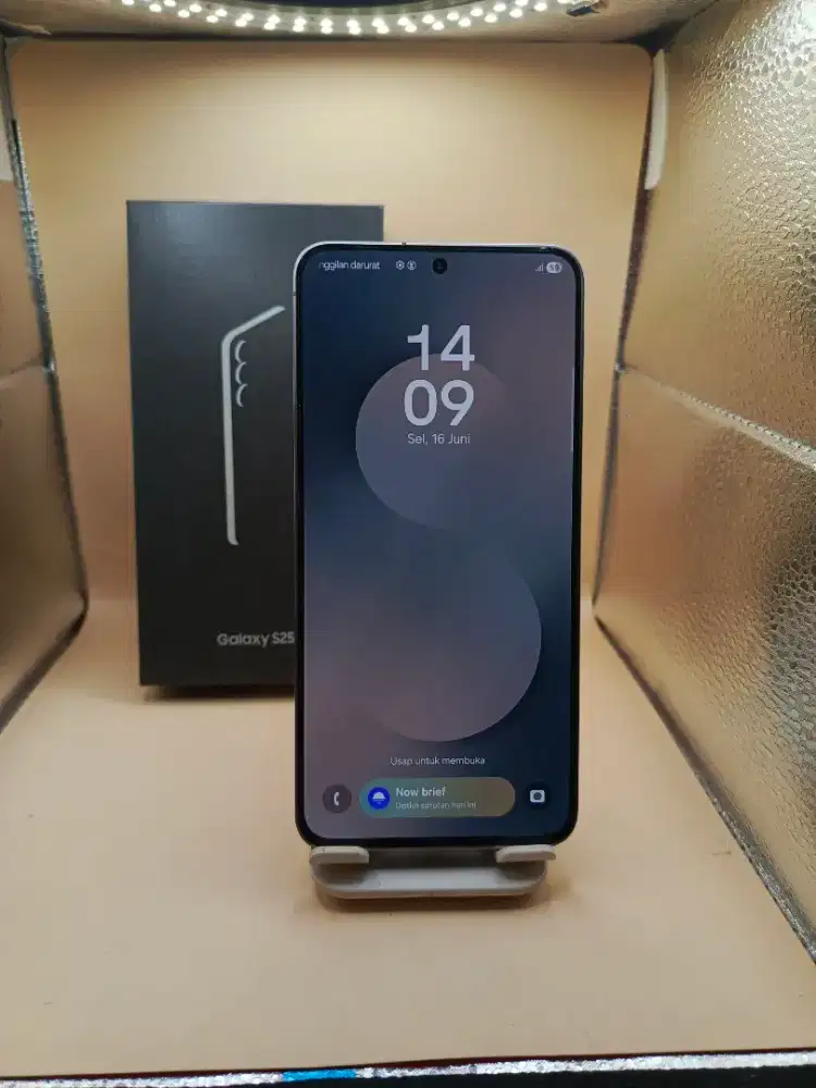SAMSUNG GALAXY  S25 FE 5G RAM 8/512GB ORIGINAL SEIN

TAMPILAN MEWAH SA