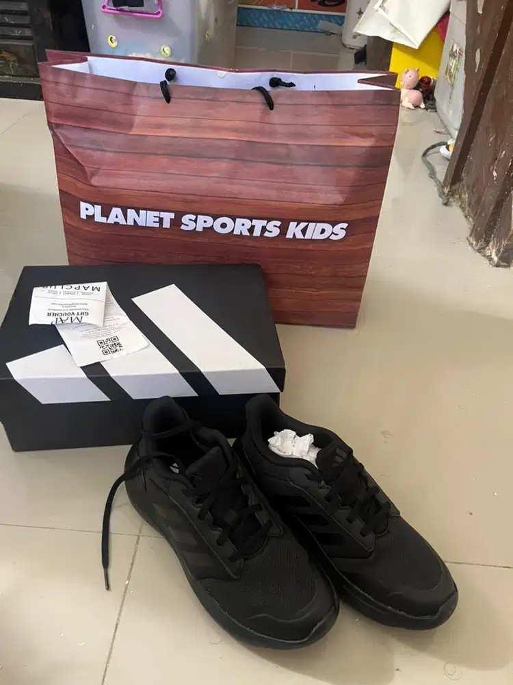 sepatu adidas tensaur