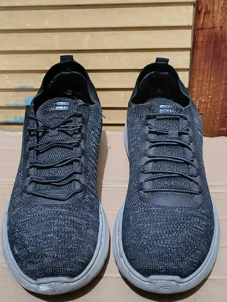 Sepatu Branded Skechers  Hyper pillars Go walk Original size 42.5