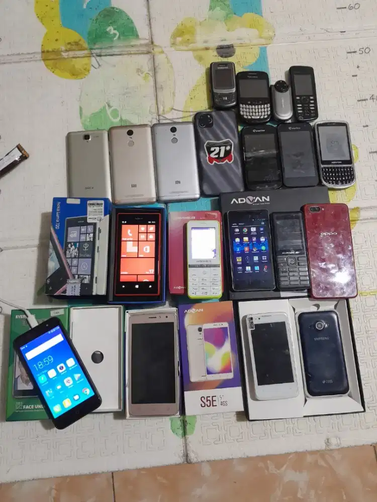 Hp Android Jadul Sebagian Nyala & Matot