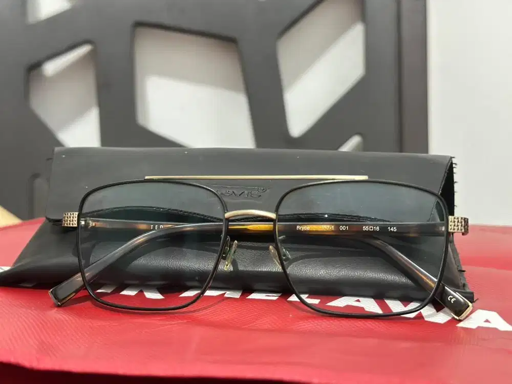 Kacamata Gaya Pria Optik Melawai