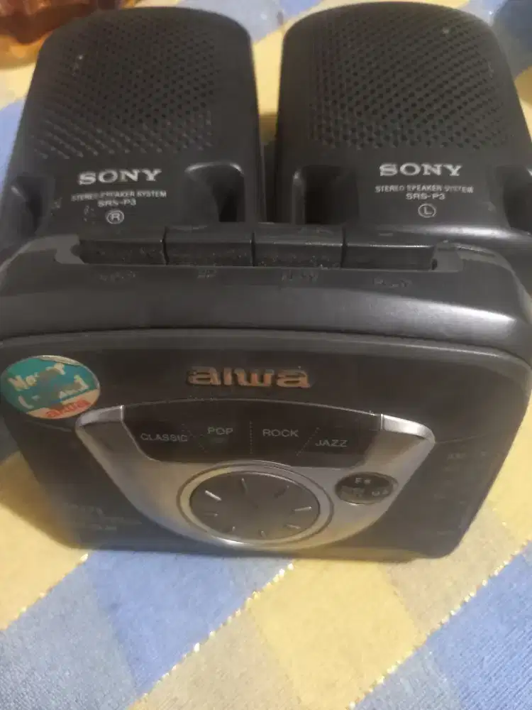 Walkman AIWA Radio dan Kaset Player