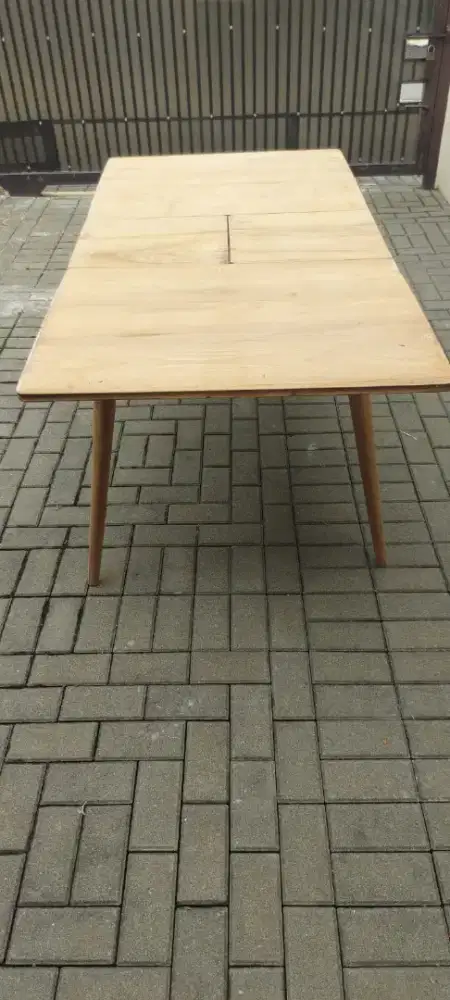 Meja makan lipat