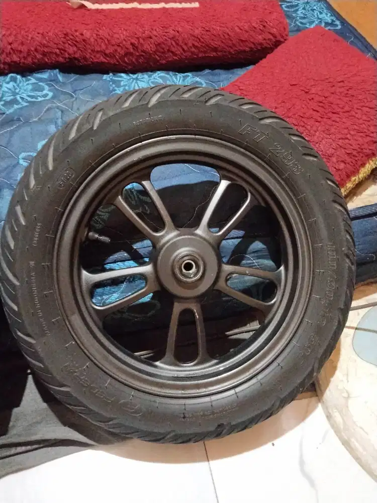 Jual velg depan scopy +ban 800 bisa nego