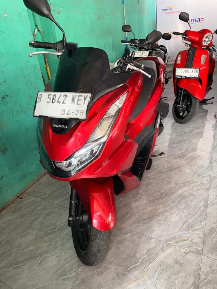 HONDA PCX 160 2024 MERAH GLOSSY MULUS